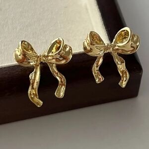 🎉🌟HOST PICK 🎀 NIB Gold Bow Earrings